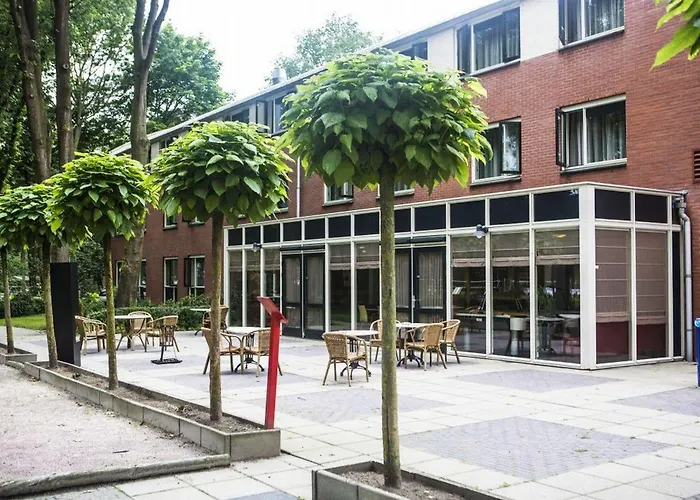 ホテル 50|50 Belmont